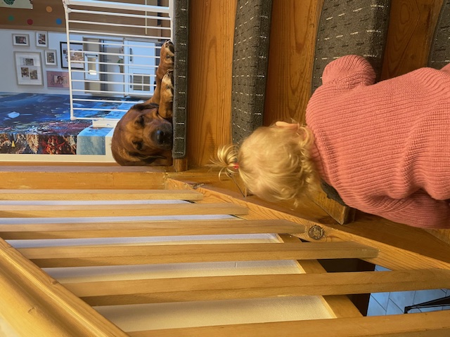 Kinder draußen in der Natur